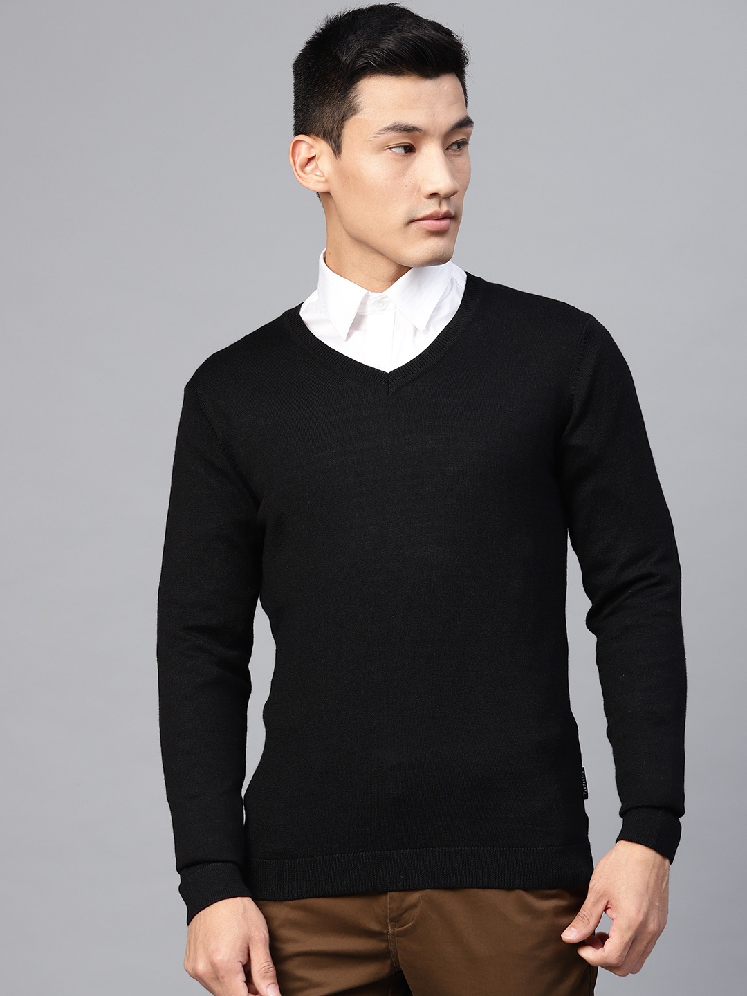 

Van Heusen Men Black Solid Sweater