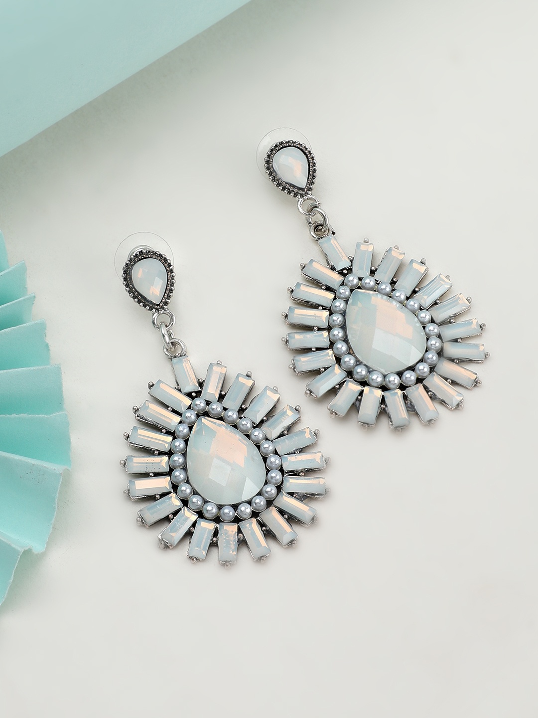 

Rubans Off-White Teardrop Shaped Handcrafted Drop Earrings