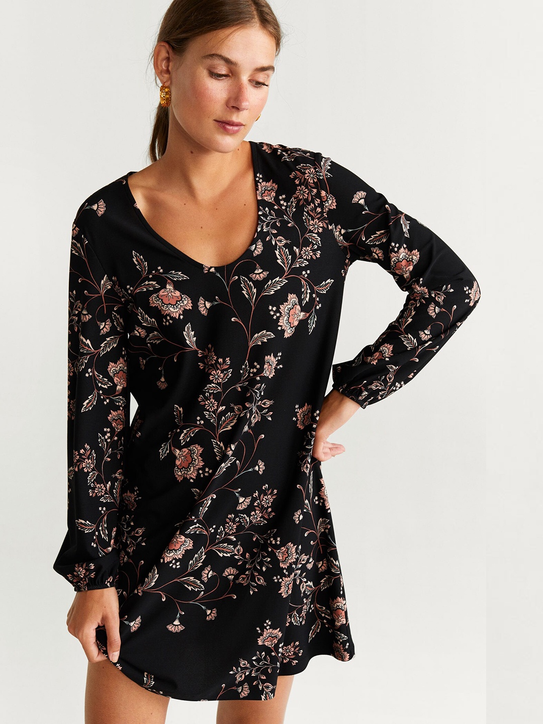 

MANGO Women Black & Peach-Coloured Printed Shift Dress