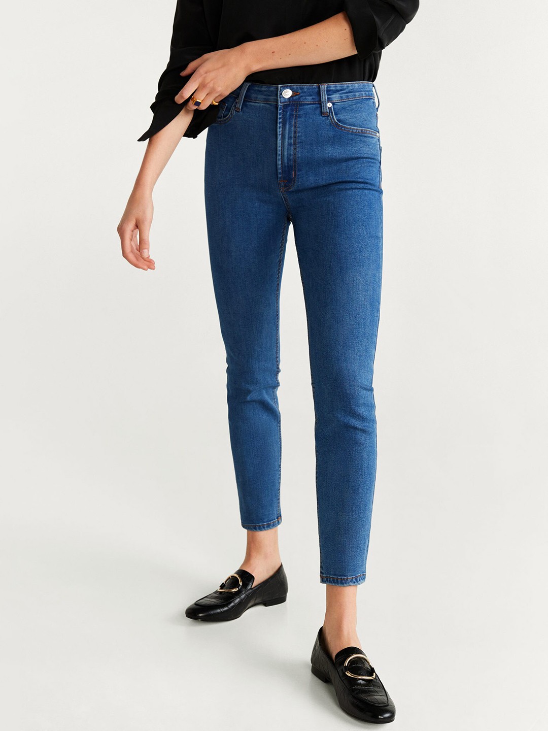 

MANGO Women Blue Noa Skinny Fit Mid-Rise Clean Look Cropped Stretchable Jeans