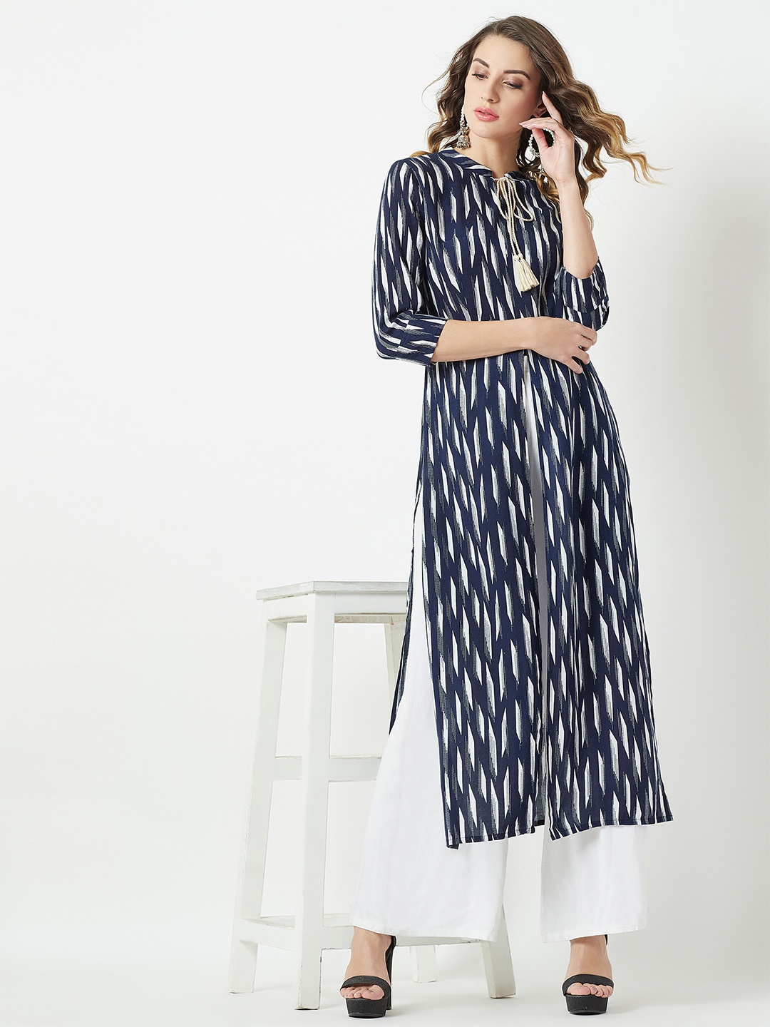 

Miss Chase Women Navy Blue & White Printed Straight Kurta