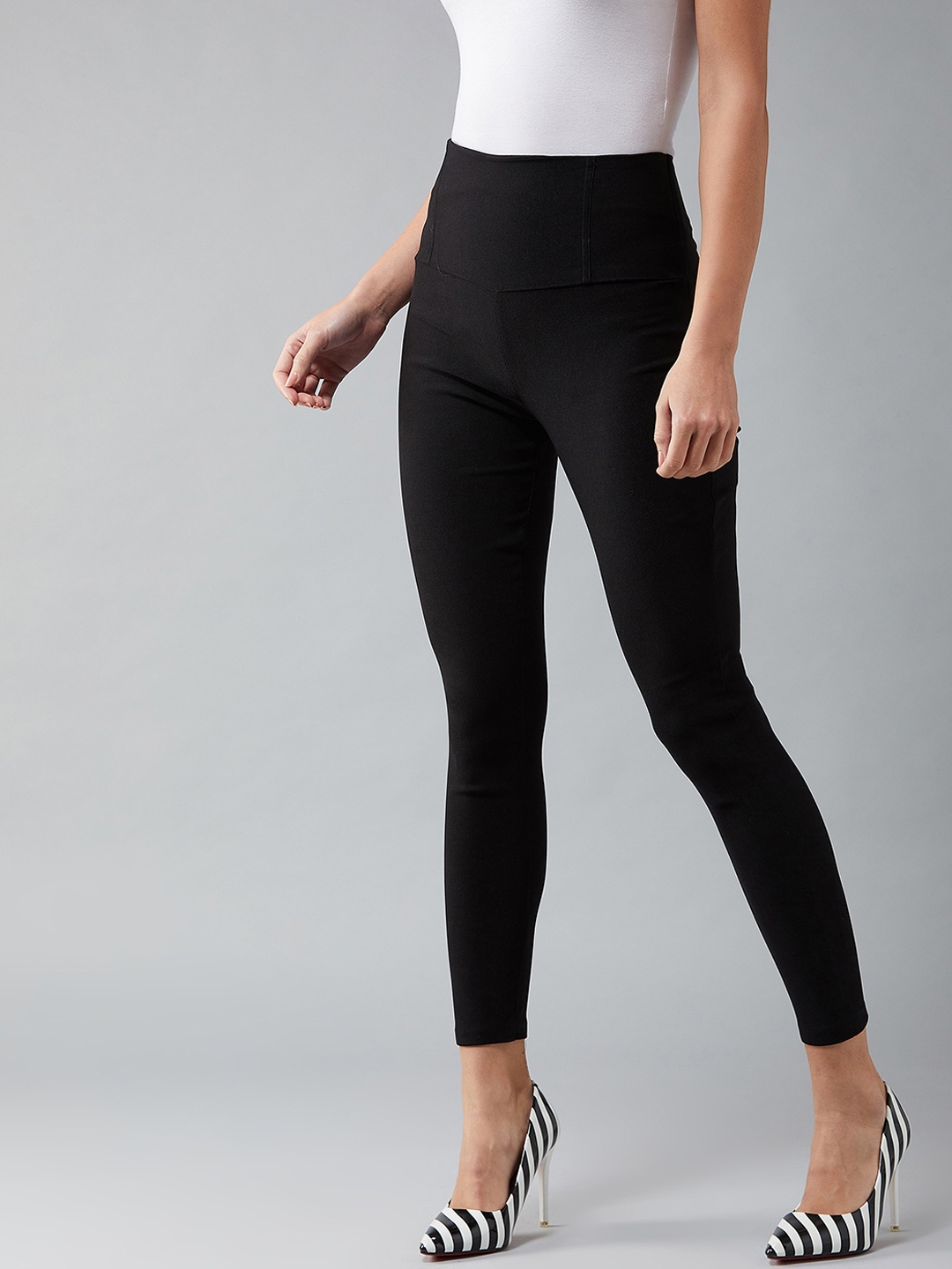 

DOLCE CRUDO Women Black Solid Slim-Fit Crop High-Rise Treggings