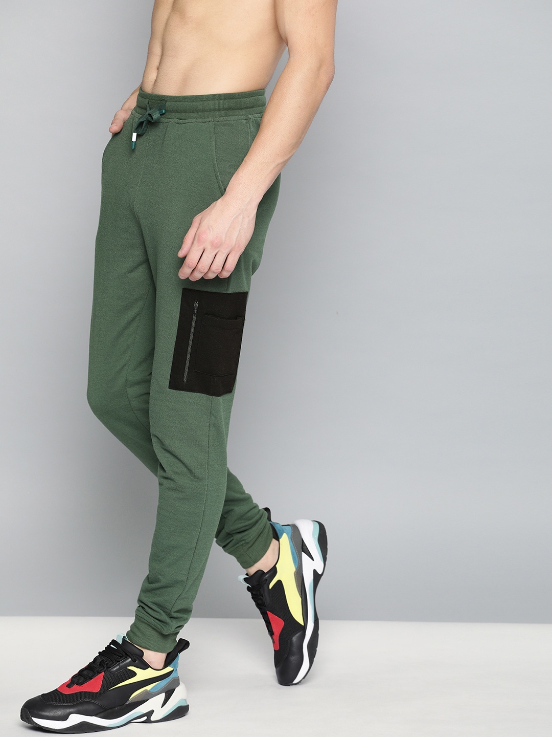 

Harvard Men Olive Green Solid Joggers