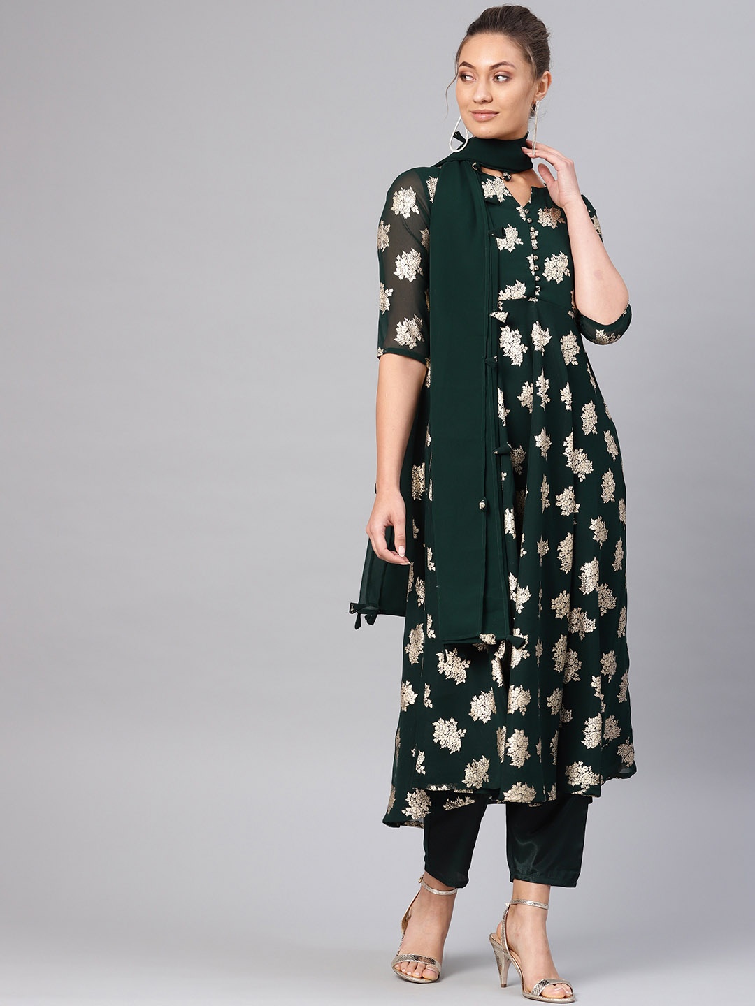 

Libas Women Green & Golden Block Print Kurta with Trousers & Stole