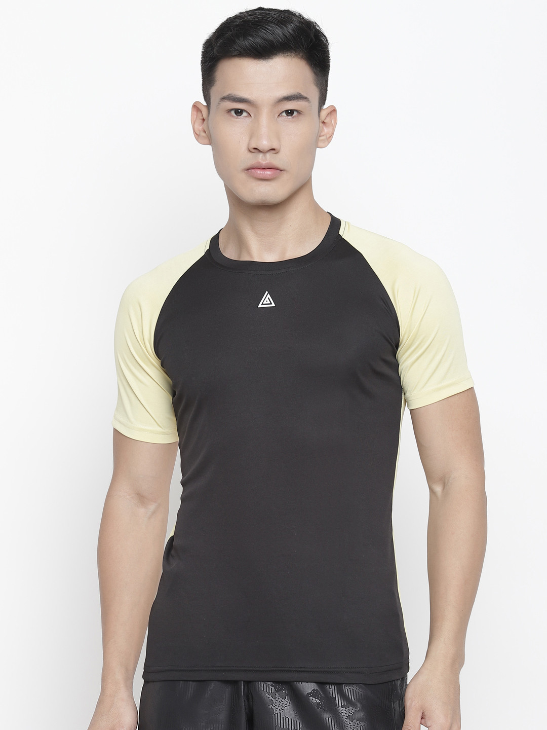 

Aesthetic Bodies Men Black & Yellow Colourblocked T-shirt