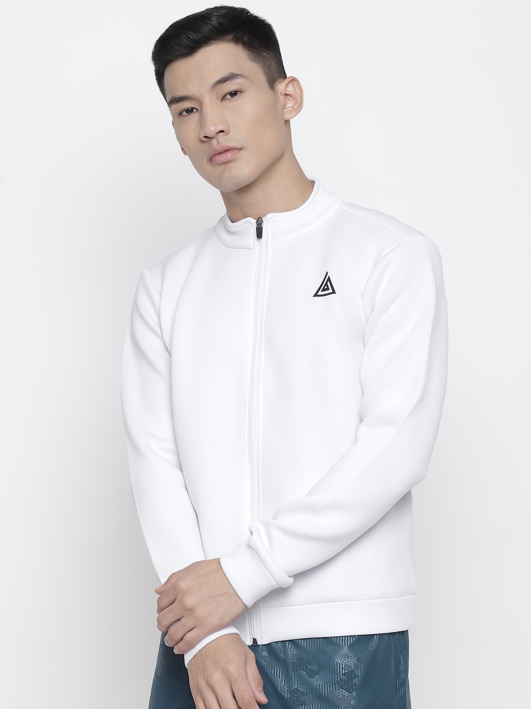 

Aesthetic Bodies Men White Solid Lightweight Jacket