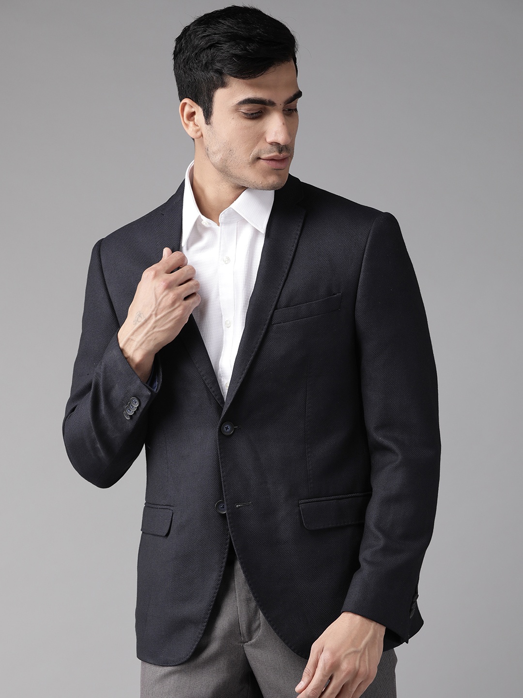 

Blackberrys Men Navy Blue Self-Design Slim Fit Convertible Collar Partywear Tuxedo