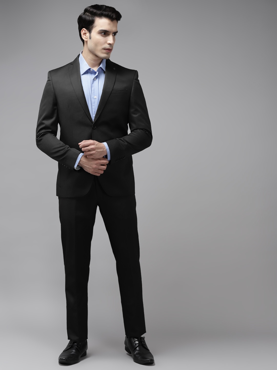 

Blackberrys Men Black Solid Slim Fit Single-Breasted Formal Suit