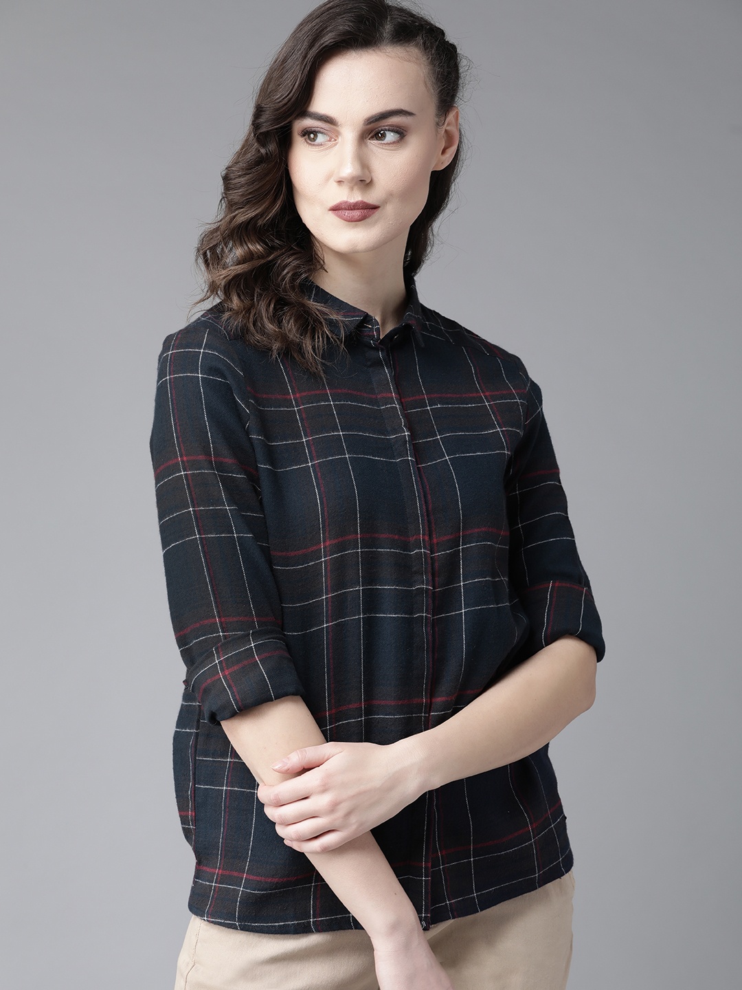

The Roadster Lifestyle Co Women Navy Blue & Red Regular Fit Checked Casual Shirt
