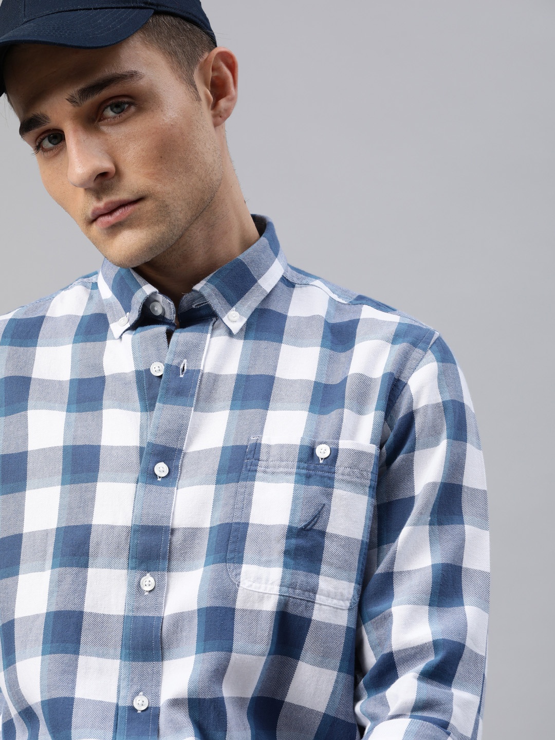 

Nautica Men White & Blue Classic Regular Fit Checked Casual Shirt