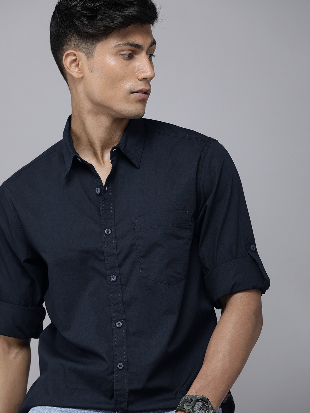 

The Roadster Lifestyle Co Men Navy Blue Solid Pure Cotton Casual Shirt