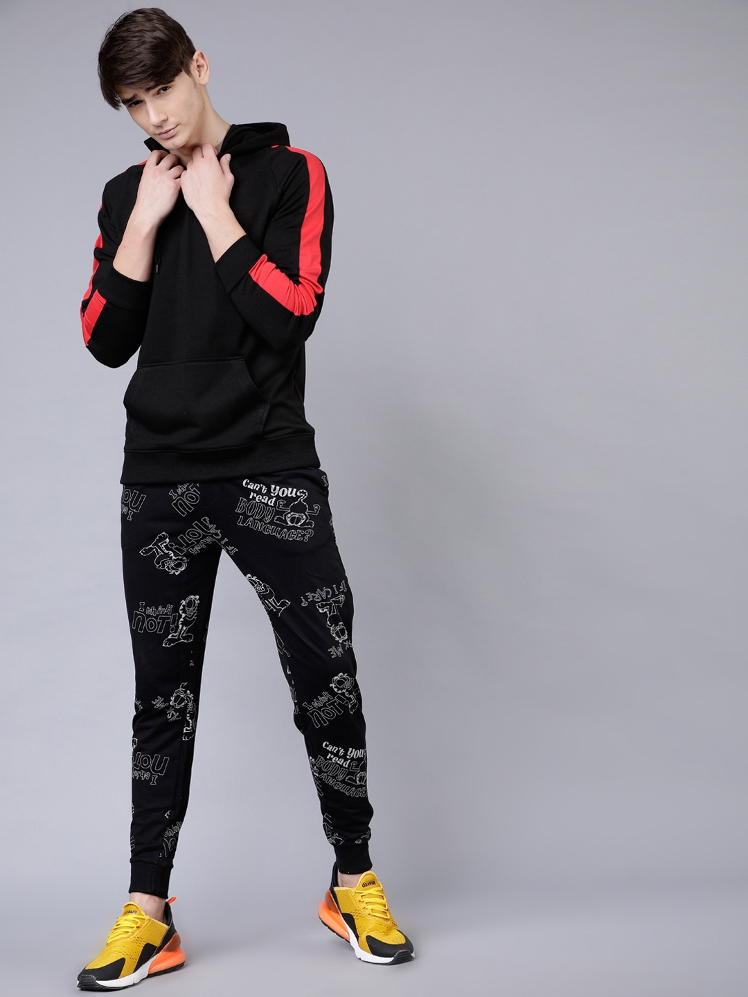 

HIGHLANDER Men Black & Red Solid Hooded Sweatshirt