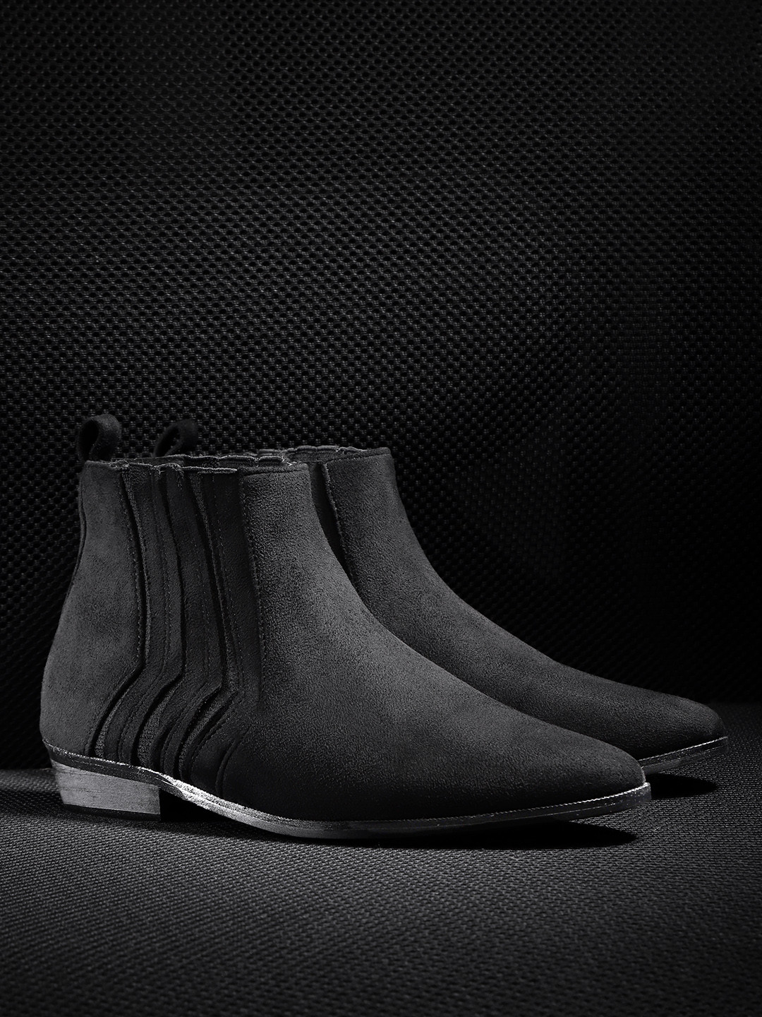 

The Roadster Lifestyle Co Women Black Solid Mid-Top Chelsea Boots