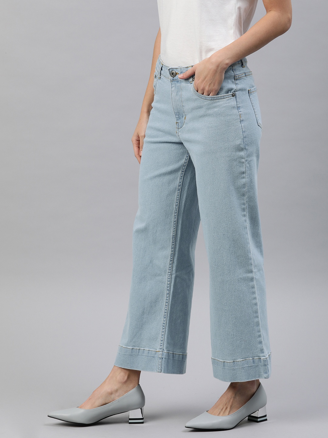 

Chemistry Women Blue Flared Mid-Rise Clean Look Stretchable Jeans