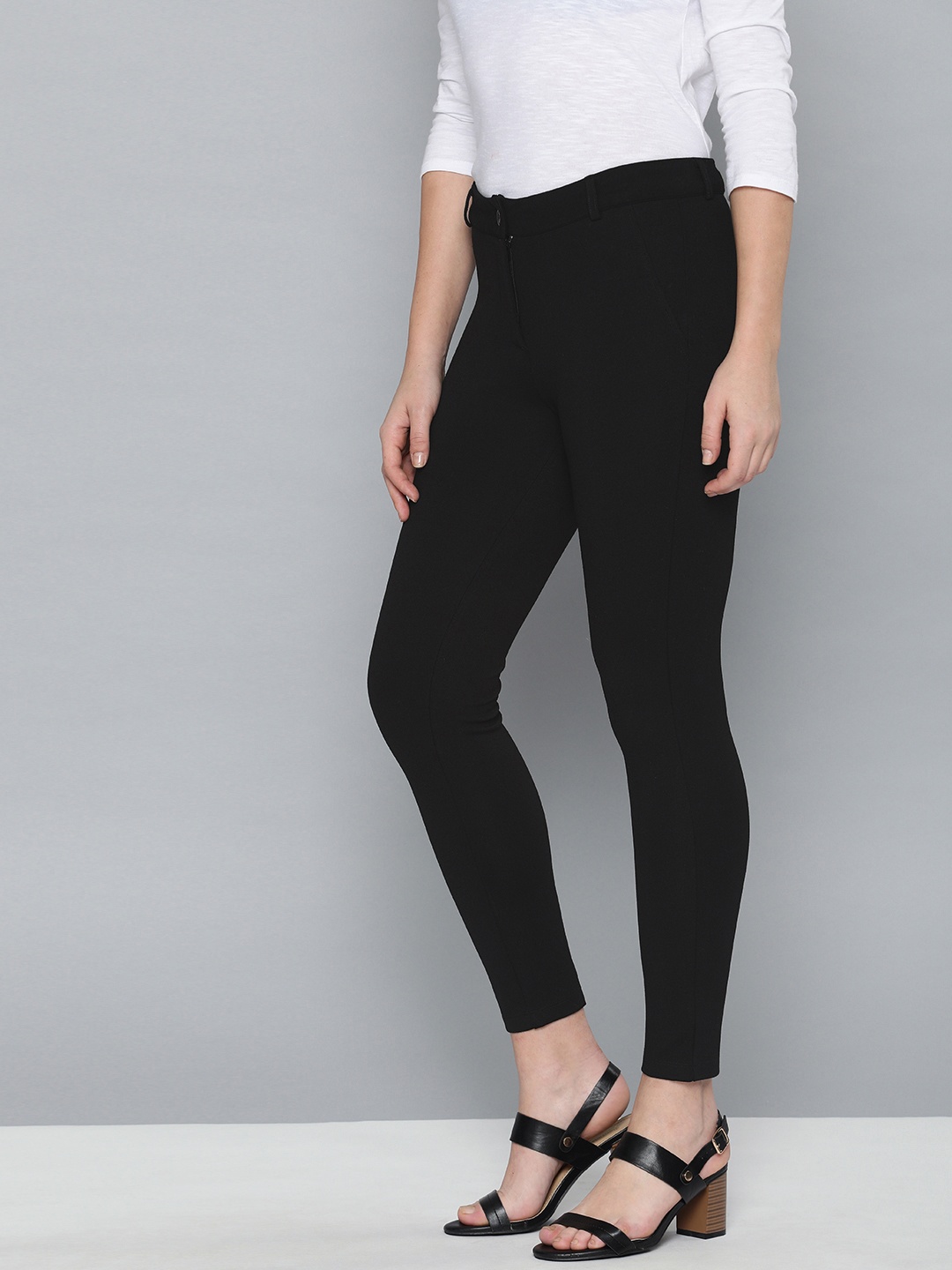 

Chemistry Women Black Regular Fit Solid Regular Trousers