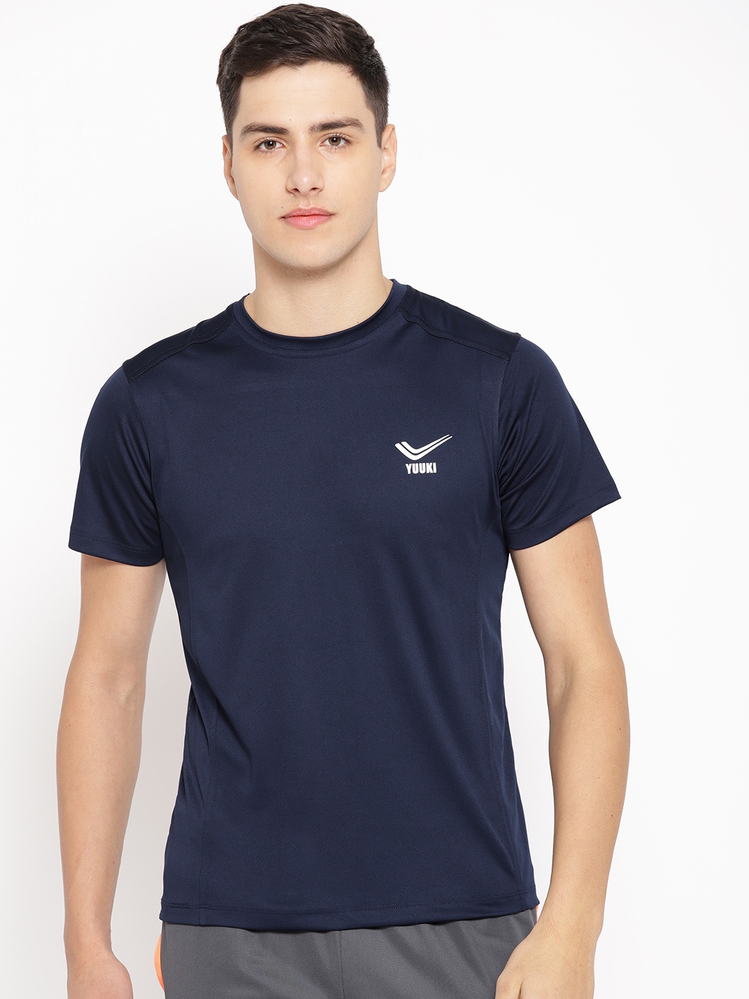 

Yuuki Men Navy Blue Solid Slim Fit Round Neck Training T-shirt