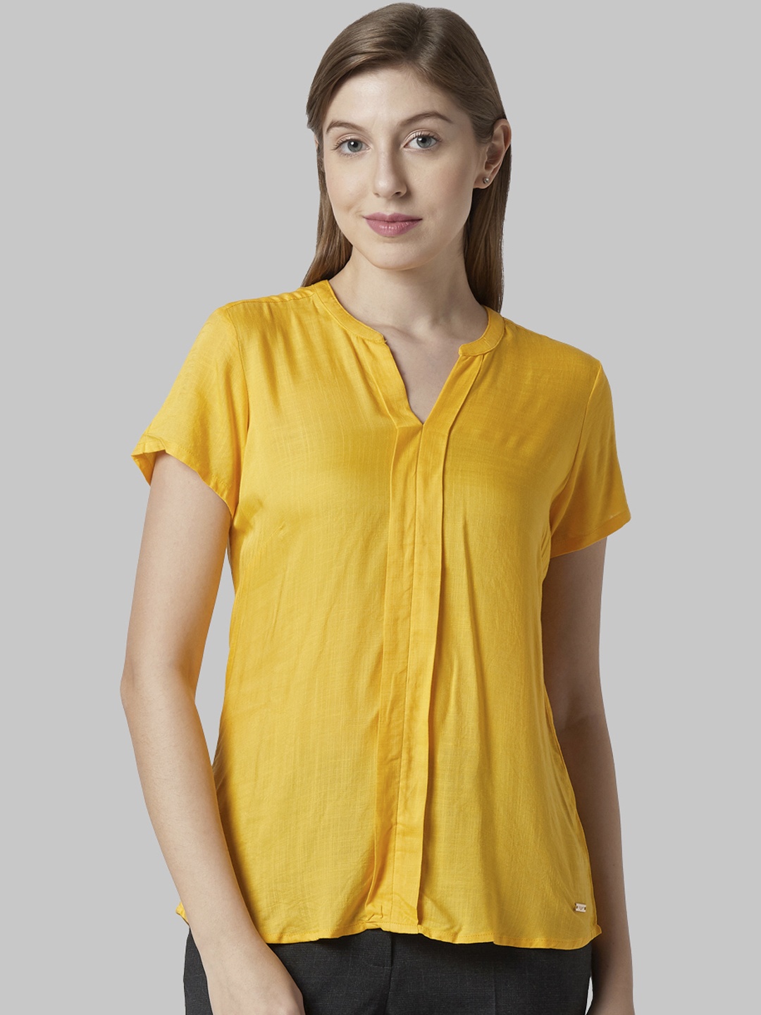 

Park Avenue Woman Yellow Solid Top