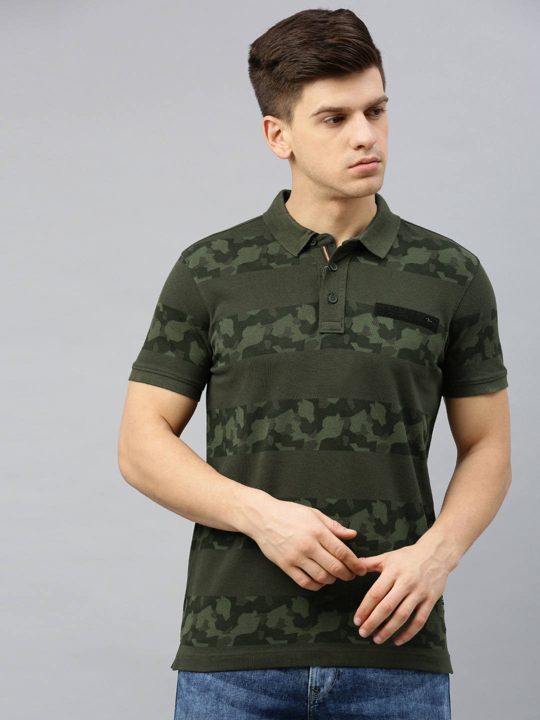 

SPYKAR Men Olive Green Camouflge Striped Polo Collar T-shirt