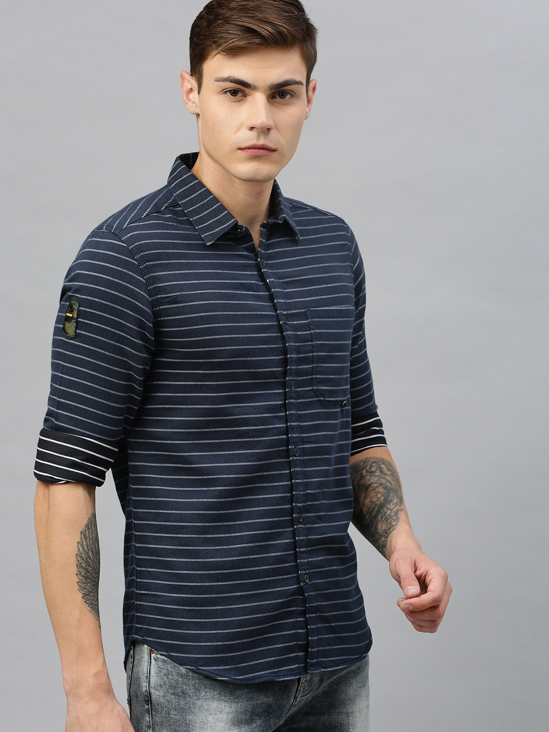 

SPYKAR Men Navy Blue & White Slim Fit Striped Casual Shirt