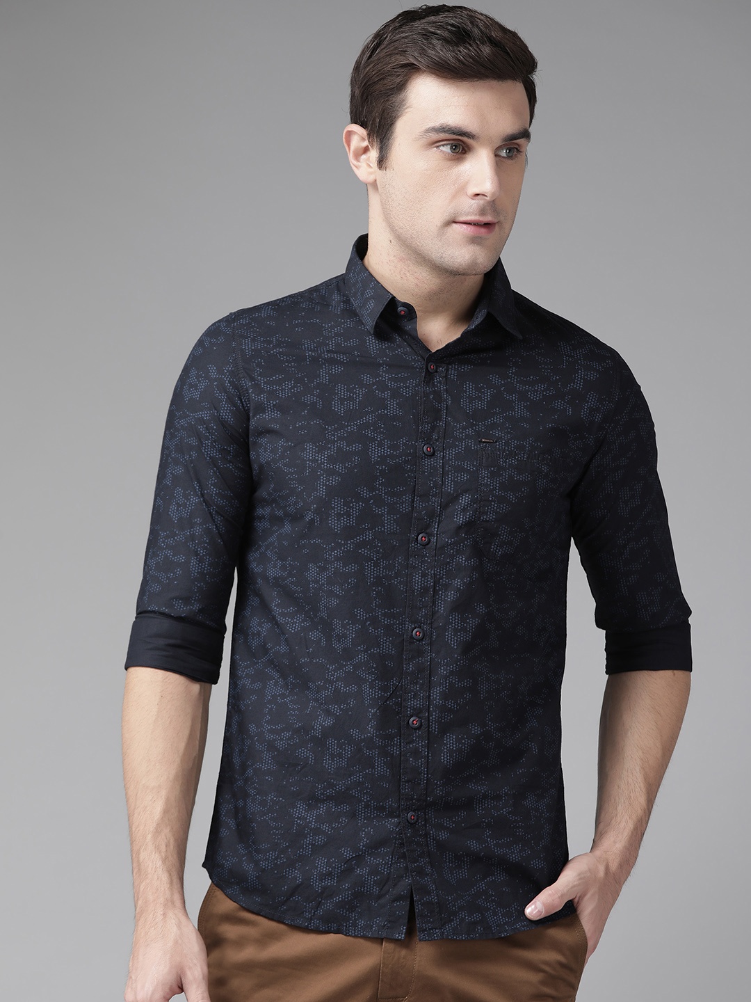 

SPYKAR Men Black & Blue Slim Fit Printed Casual Shirt