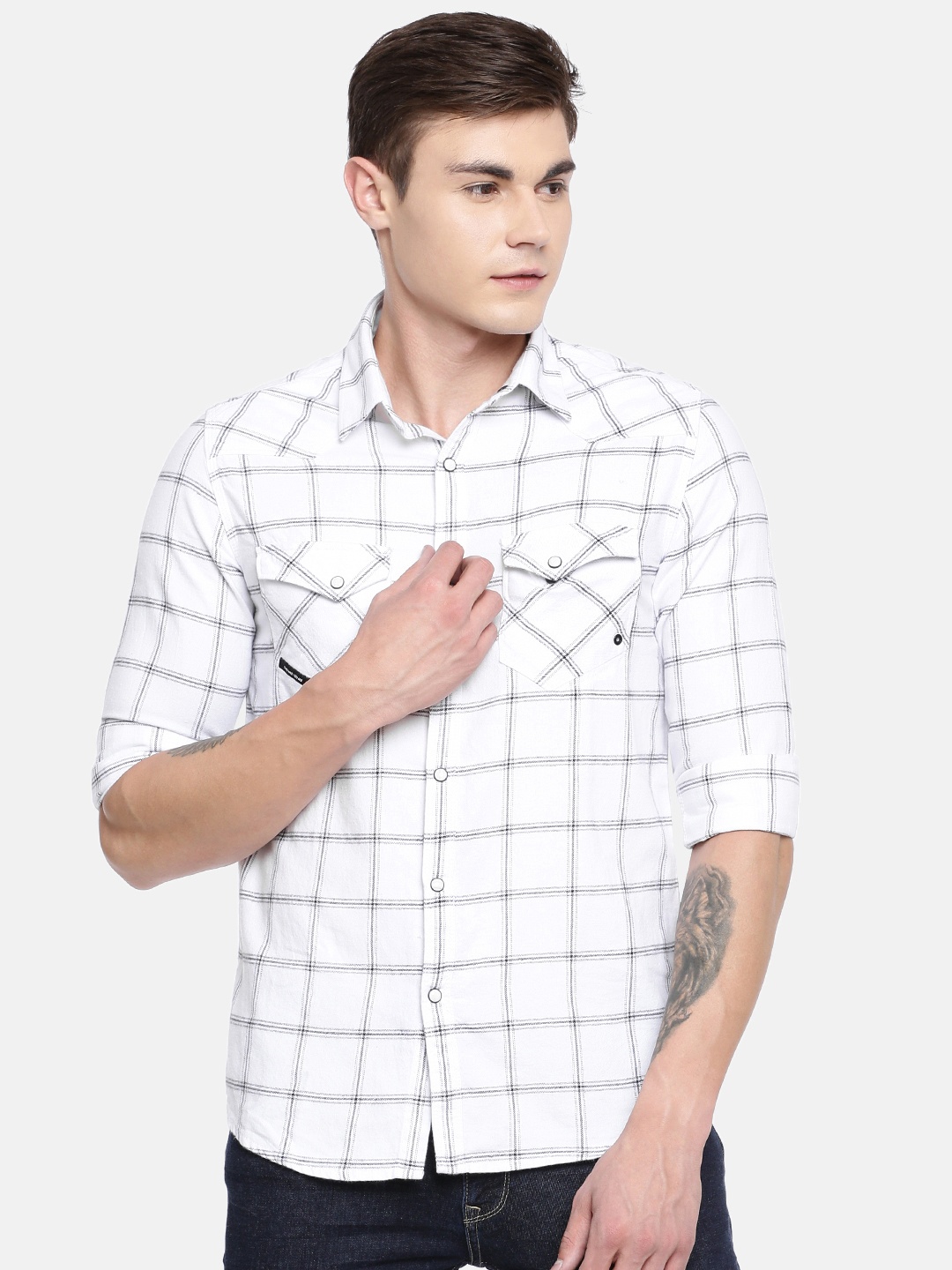 

SPYKAR Men White & Black Slim Fit Checked Casual Shirt