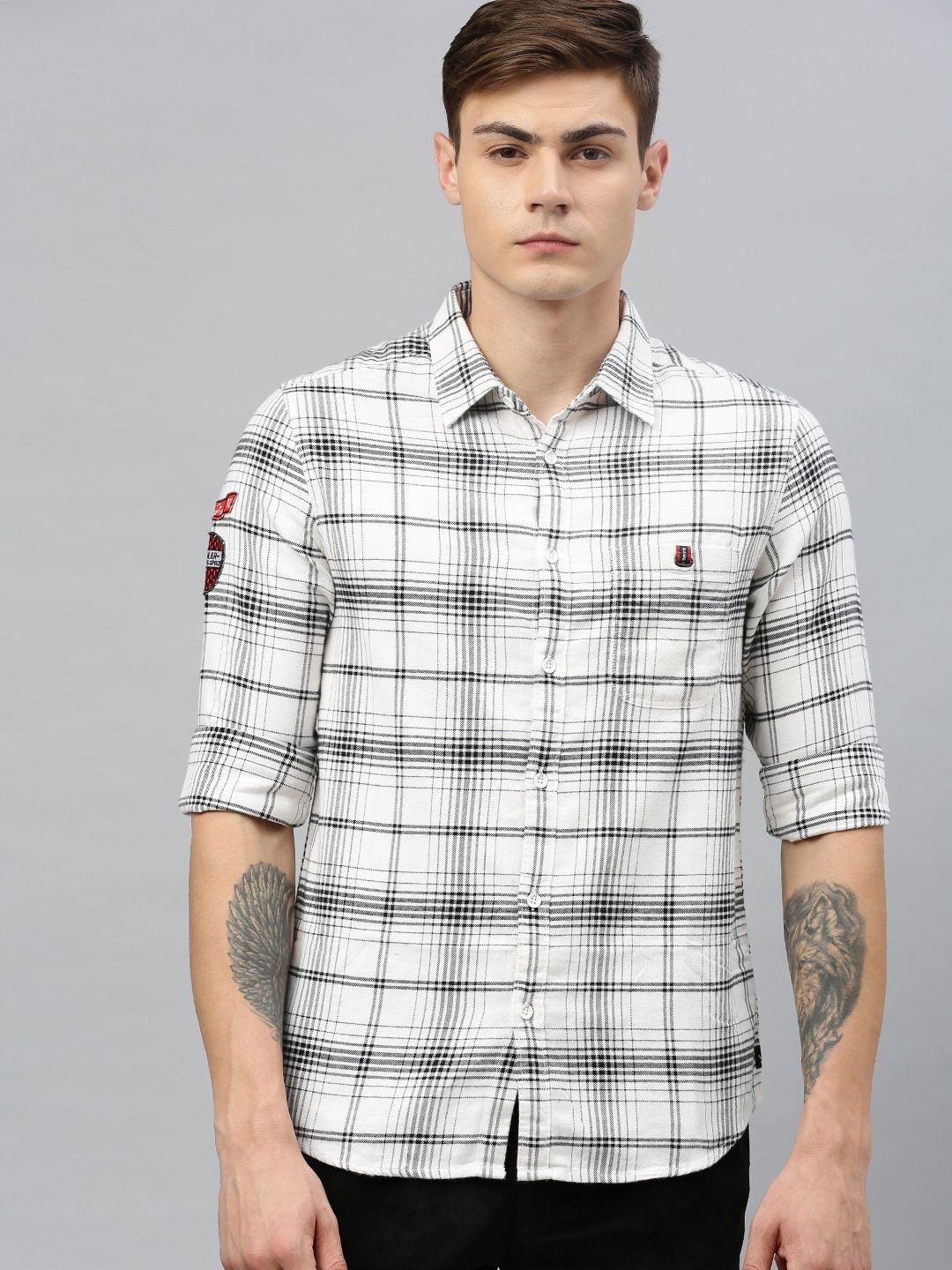 

SPYKAR Men White & Black Slim Fit Checked Casual Shirt