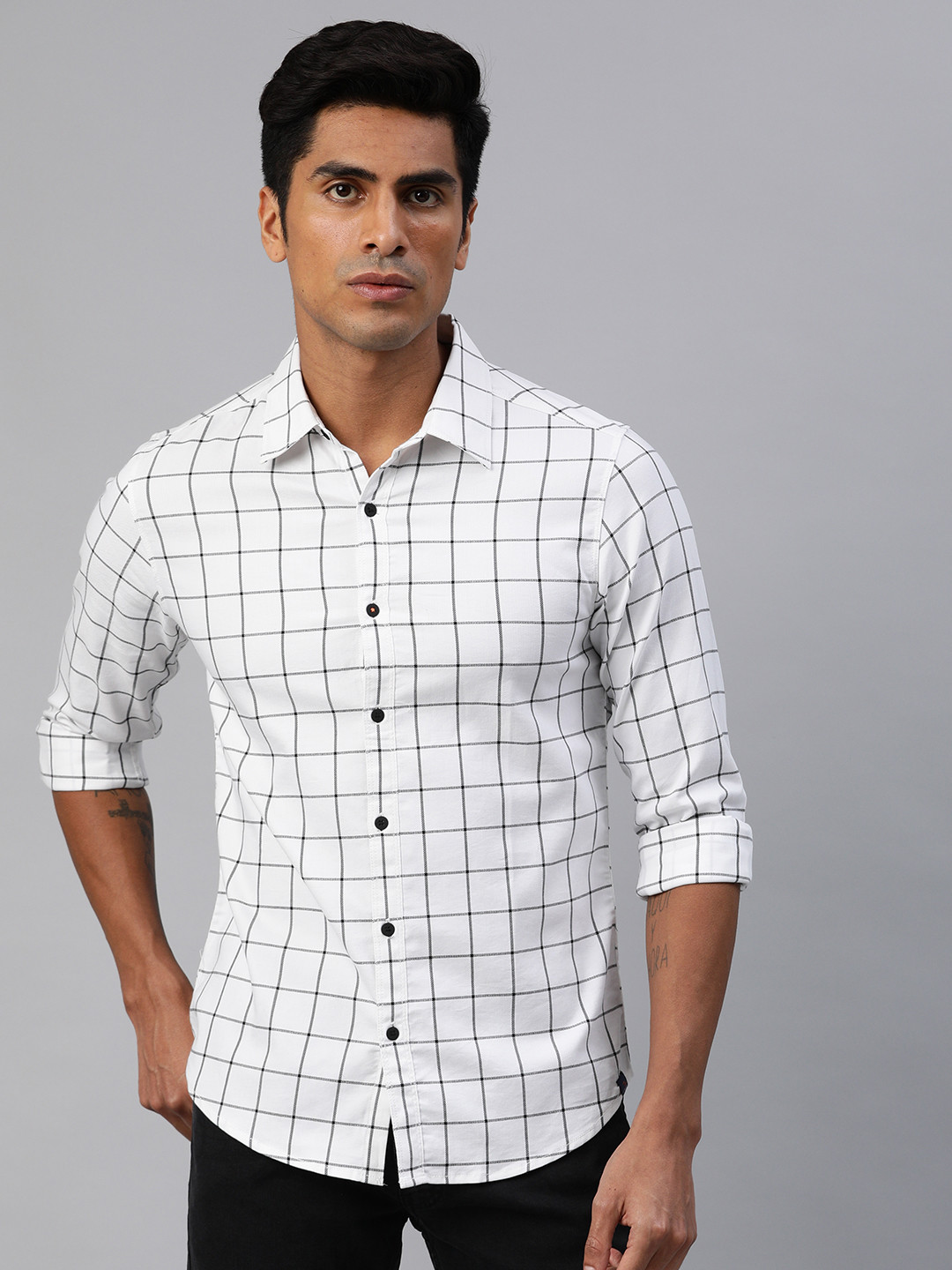 

SPYKAR Men White & Black Slim Fit Checked Casual Shirt
