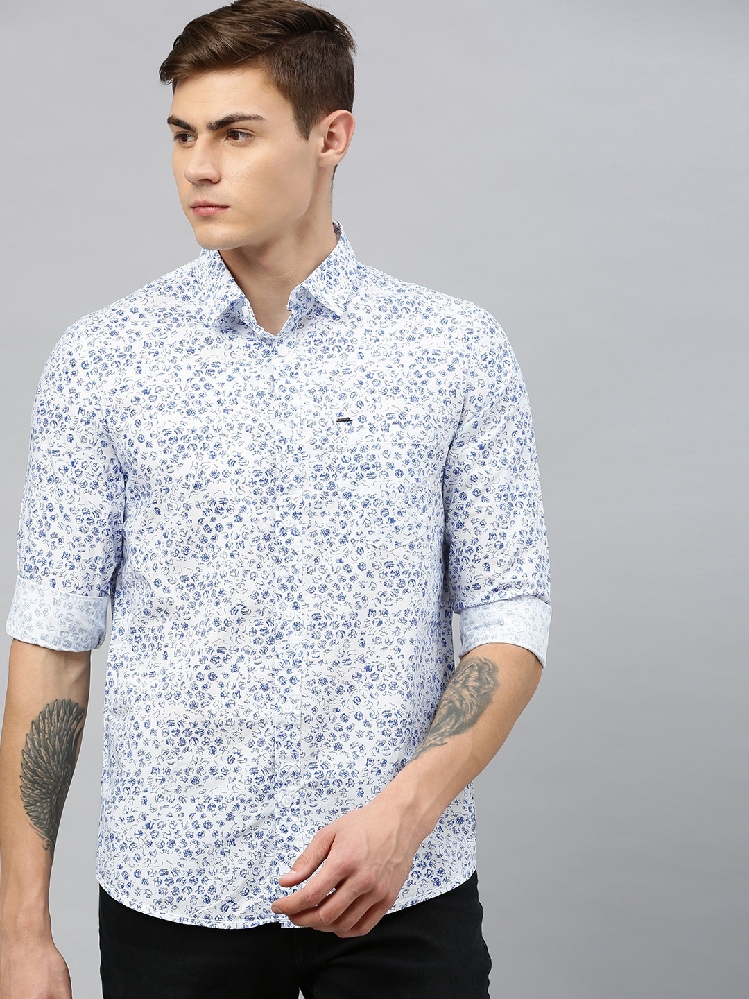 

SPYKAR Men White & Blue Slim Fit Printed Casual Shirt