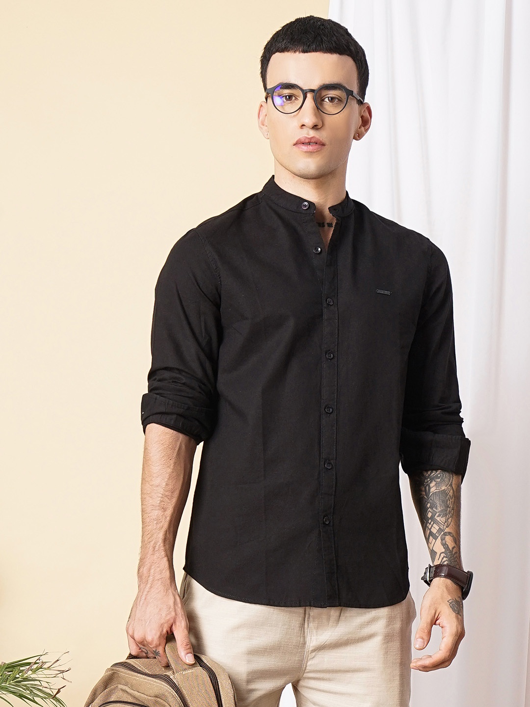 

The Indian Garage Co Men Black Slim Fit Solid Casual Shirt