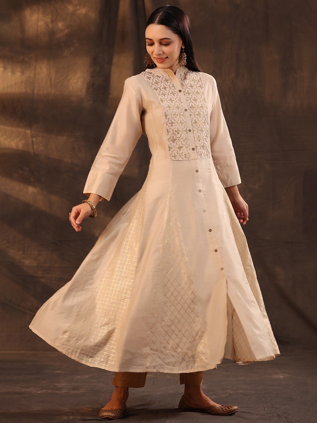 

Juniper Foil Print Layered Anarkali Kurta, Beige