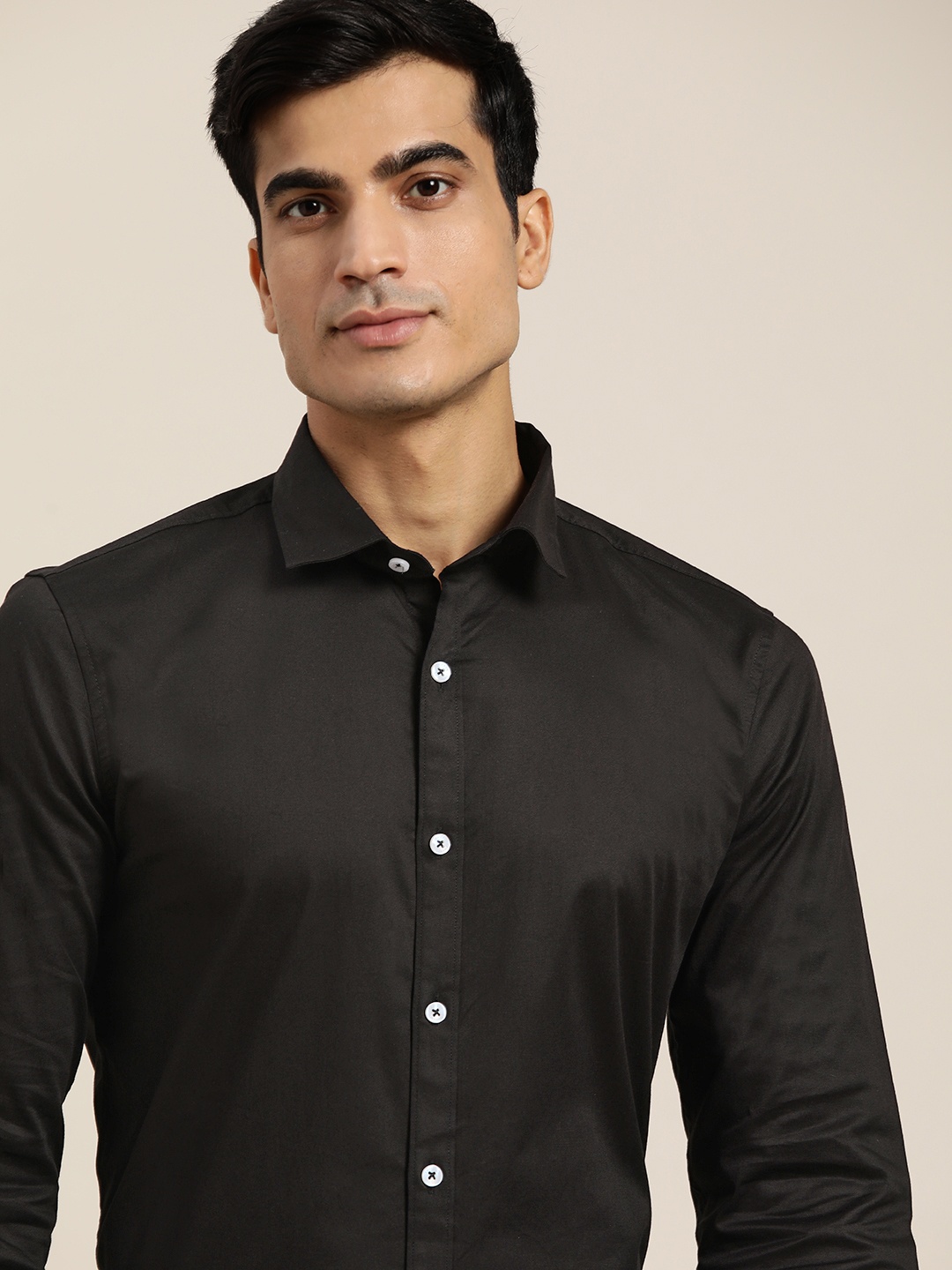 

INVICTUS Men Black Pure Cotton Solid Slim Fit Semiformal Shirt