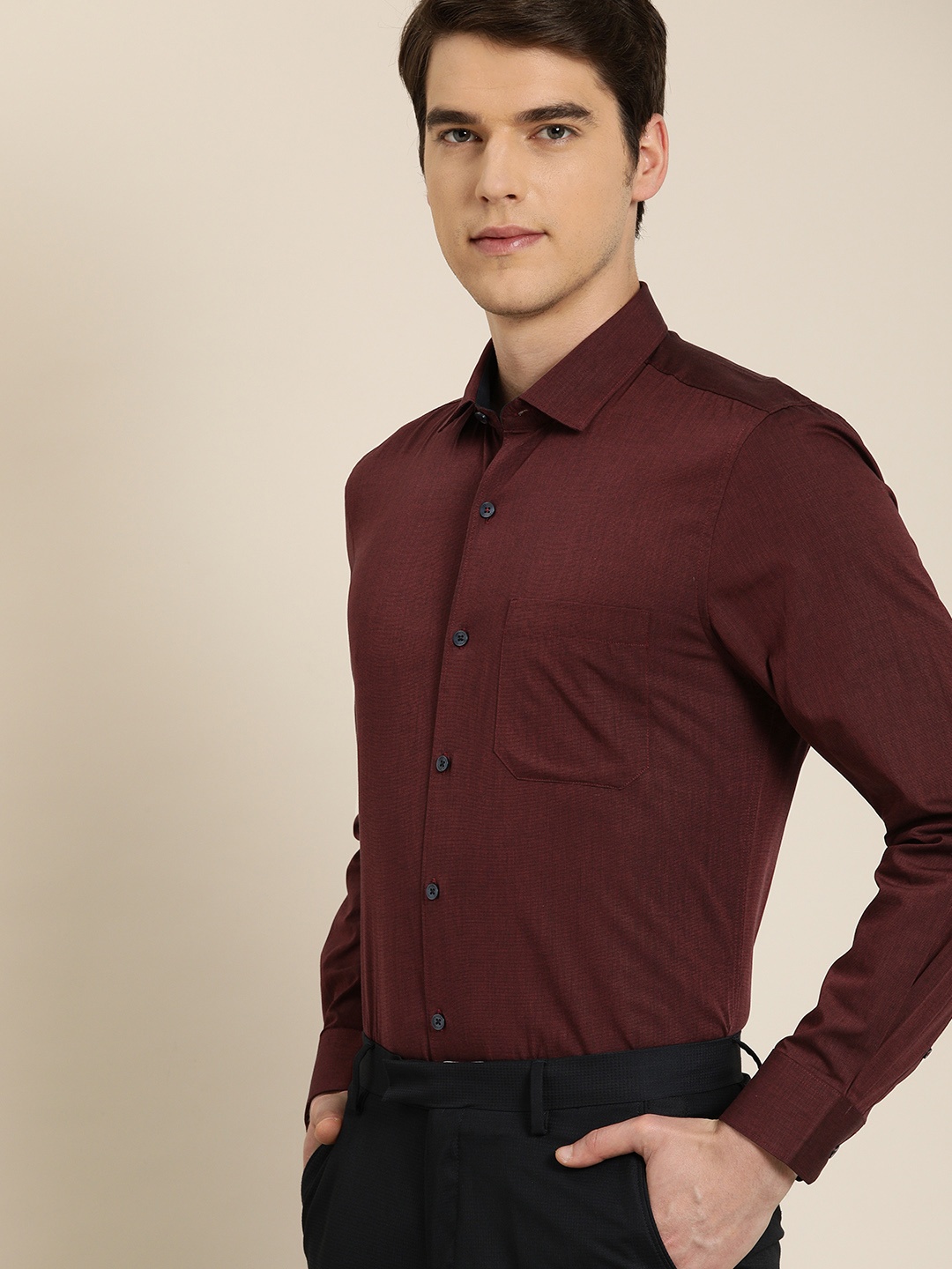 

INVICTUS Men Maroon Slim Fit Solid Formal Shirt