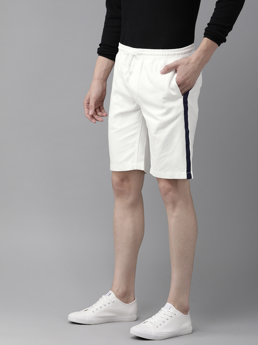 

Bene Kleed Men White Solid Slim Fit Shorts