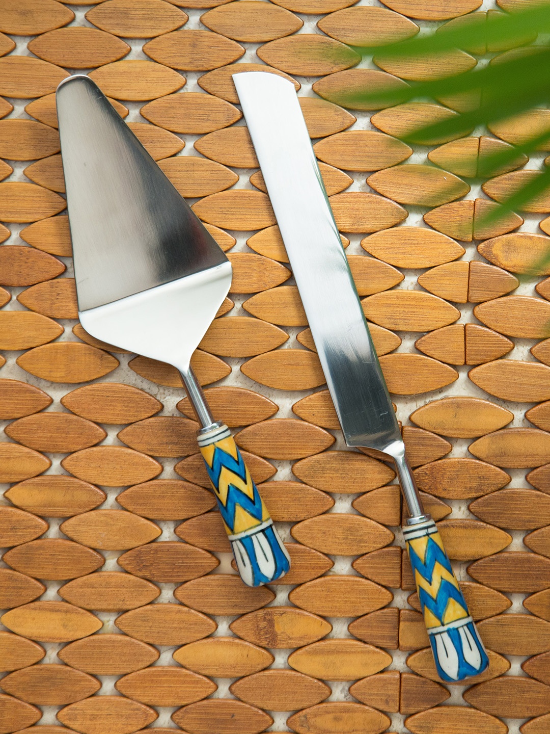 

ExclusiveLane Set of 2 Hand-Painted Cake Server & Bread Knife, Silver