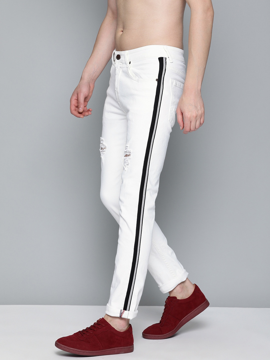 

HERE&NOW Men White Slim Fit Mid-Rise Mildly Distressed Stretchable Jeans With Side Stripes