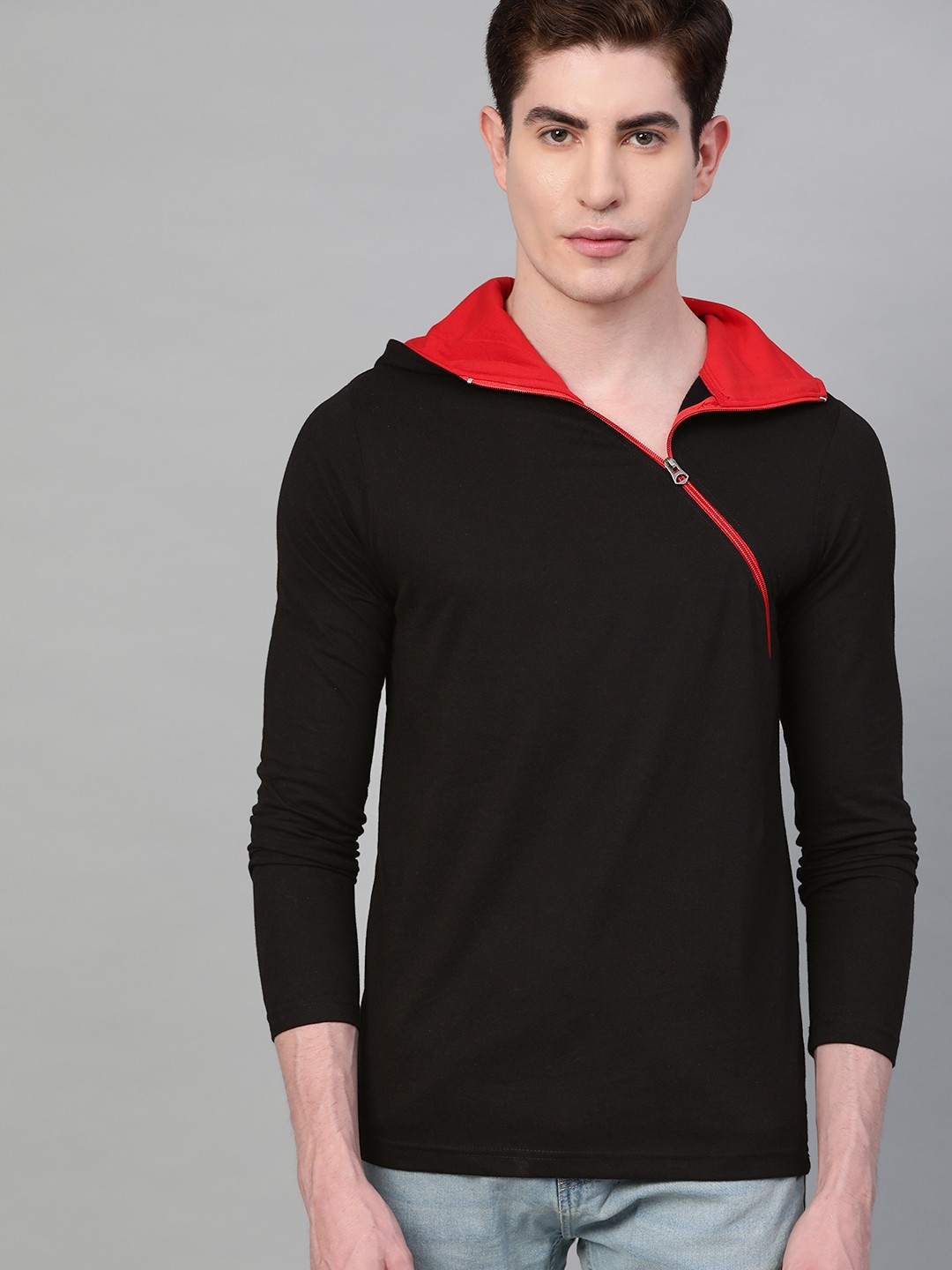 

Seven Rocks Men Black Solid Hooded T-shirt