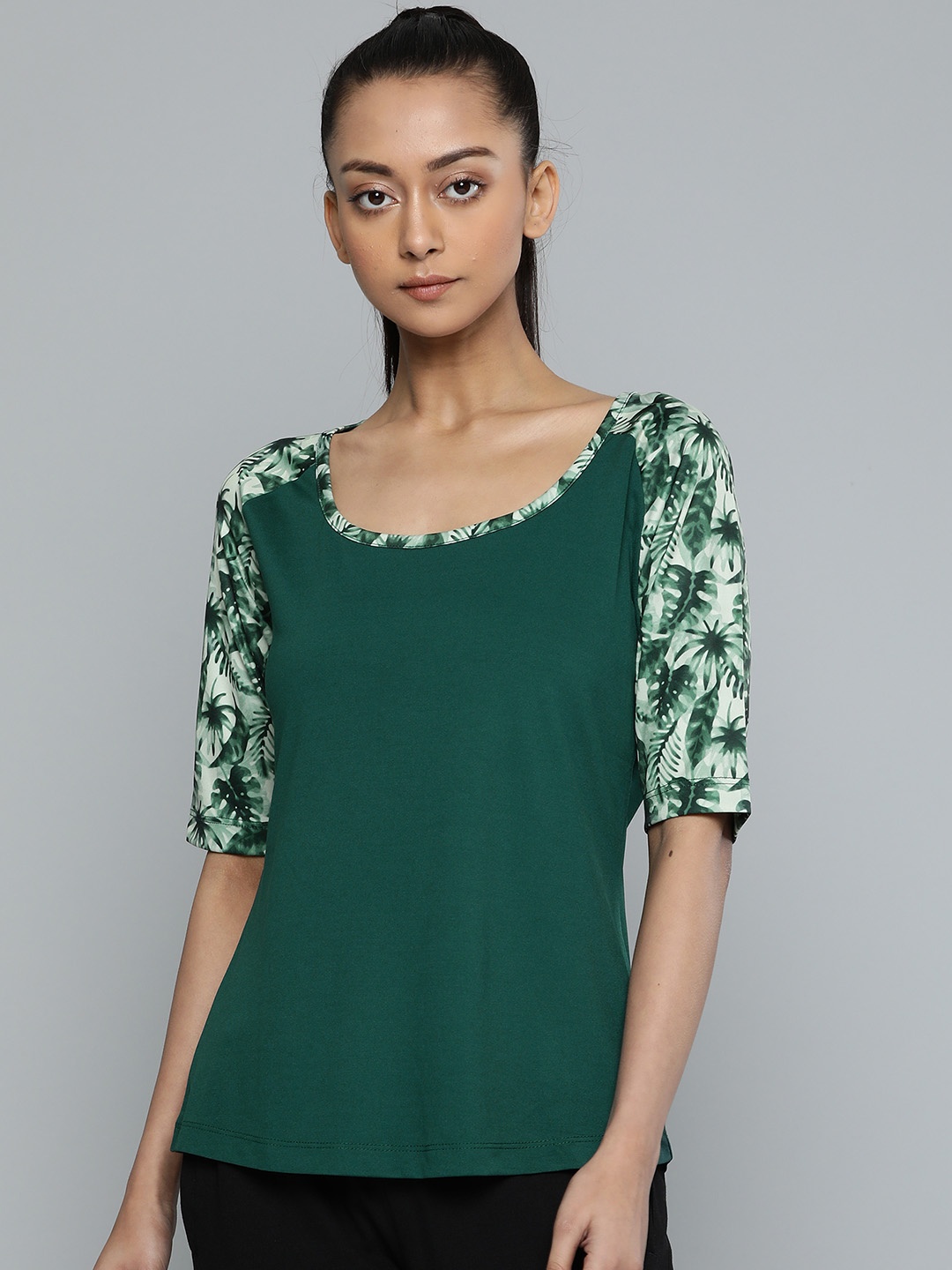 

Alcis Women Green Solid Scoop Neck T-shirt
