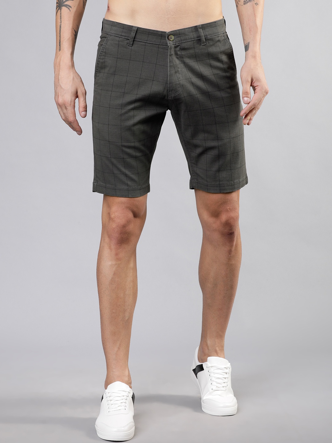 

HIGHLANDER Men Grey Checked Slim Fit Regular Shorts