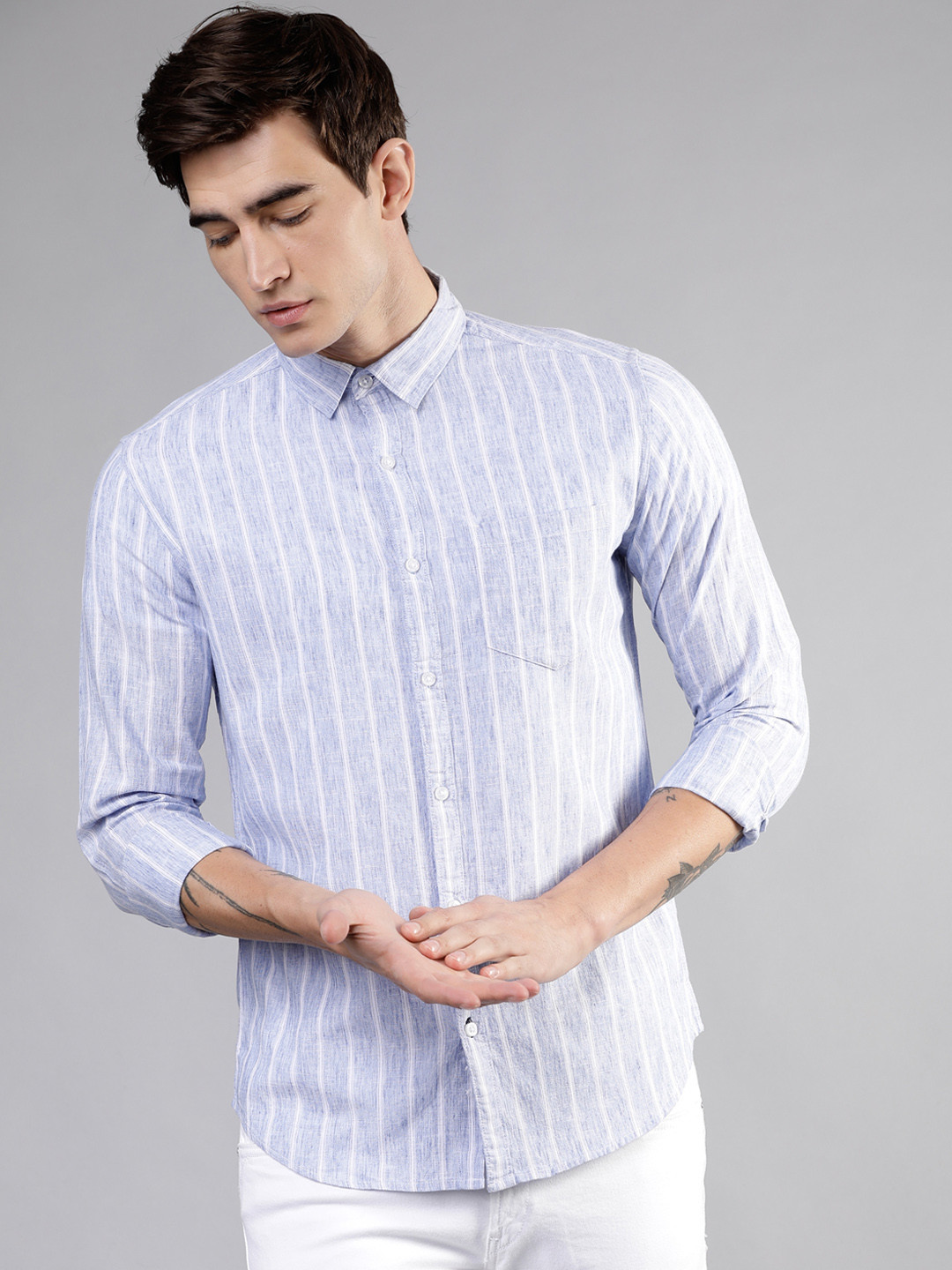 

HIGHLANDER Men Blue & White Slim Fit Striped Casual Shirt