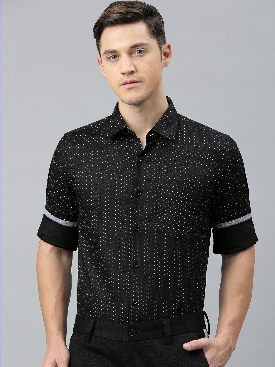 

IVOC Men Black & White Slim Fit Printed Semiformal Shirt
