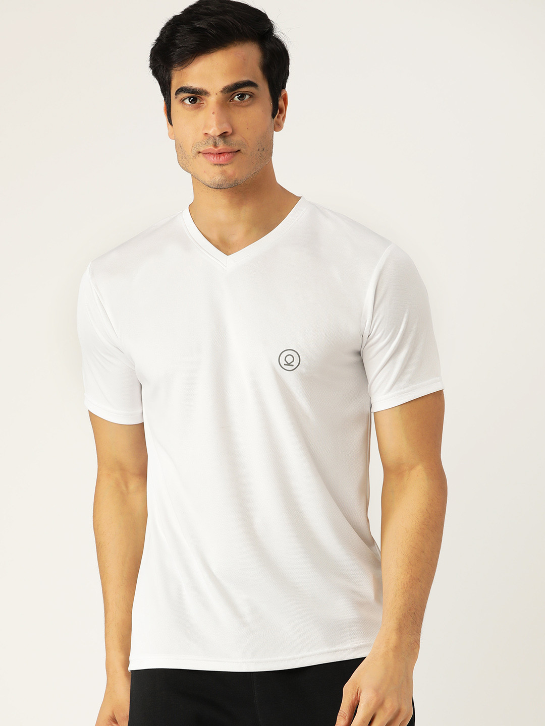 

CHKOKKO Men White Solid Dry Fit V-Neck T-shirt