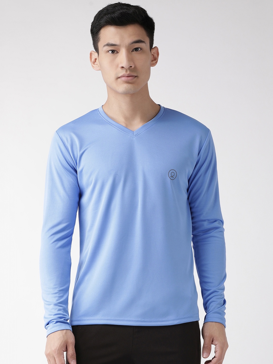 

CHKOKKO Men Blue Solid V-Neck T-shirt