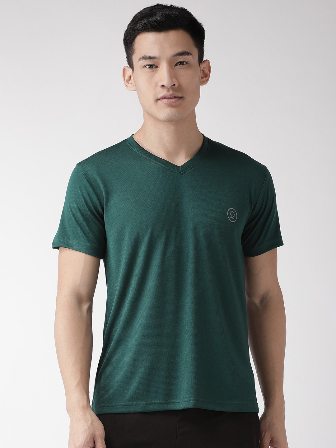 

CHKOKKO Men Green Solid V-Neck Gym T -Shirt