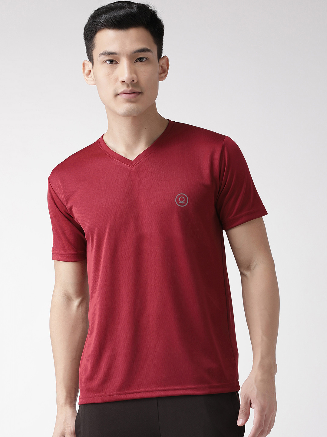 

Chkokko Men Maroon Solid V-Neck Gym T-shirt