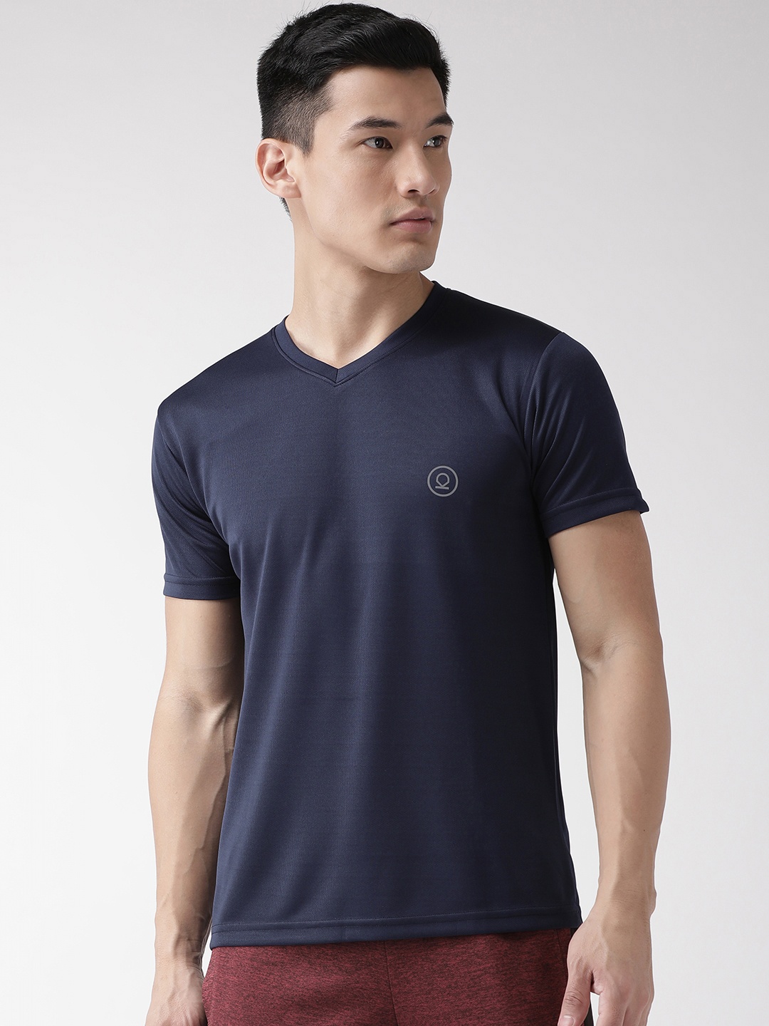 

Chkokko Men Navy Blue Solid V-Neck Gym T-shirt