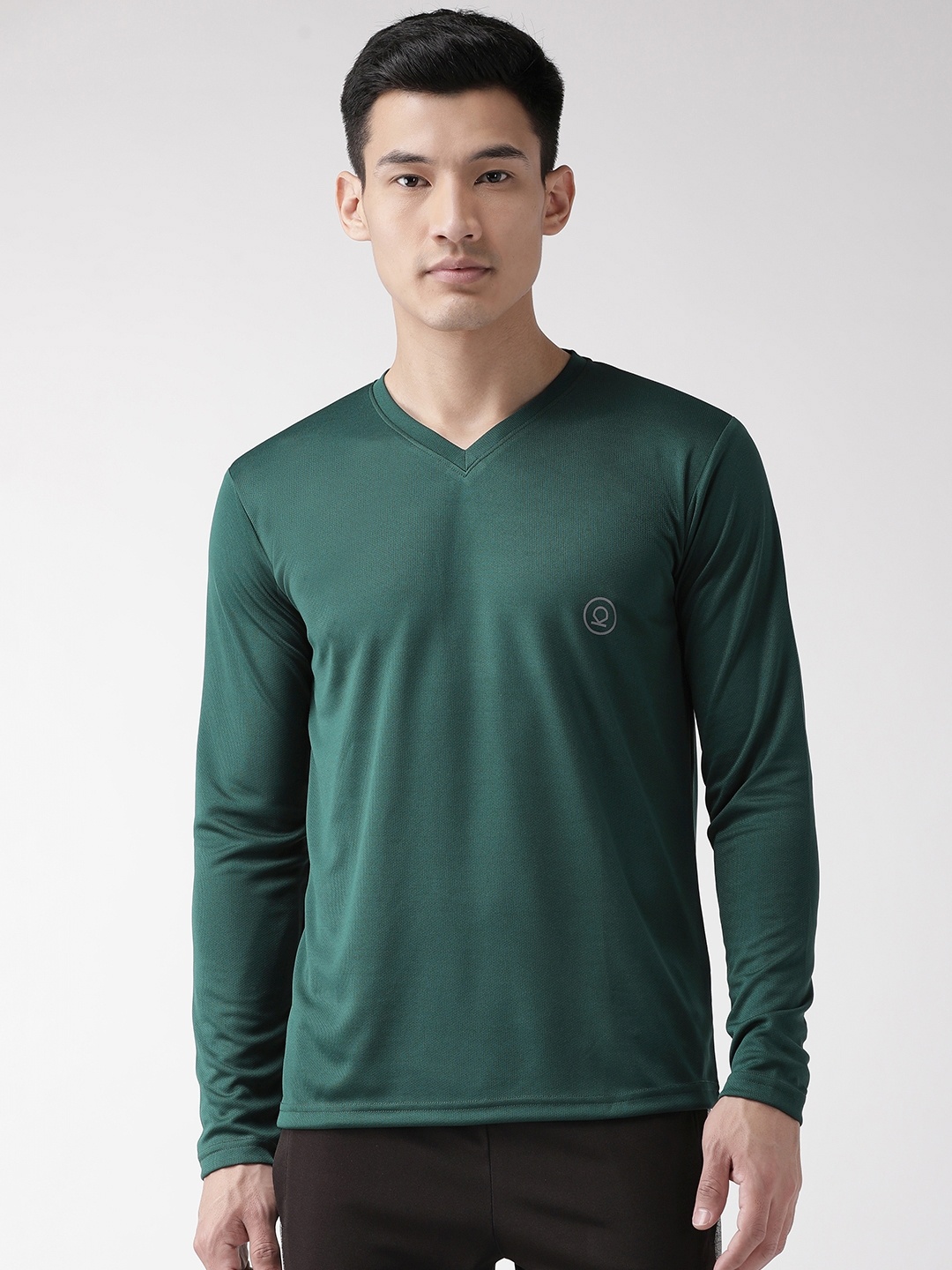 

CHKOKKO Men Green Solid V-Neck Gym T-shirt