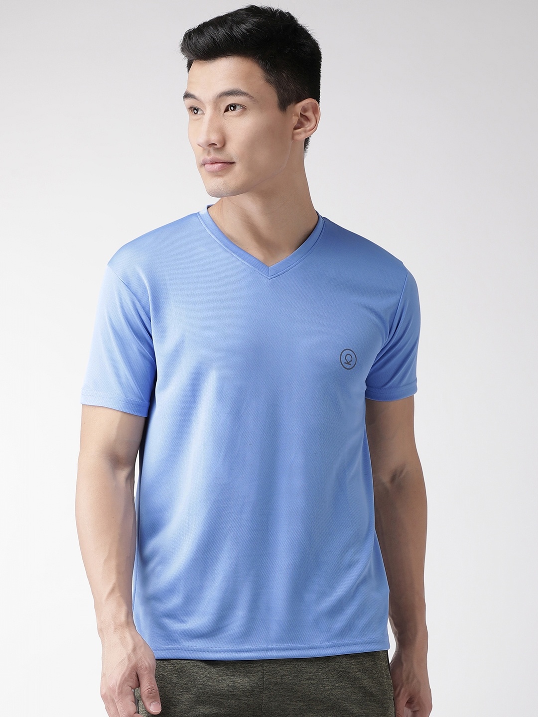 

Chkokko Men Blue Solid V-Neck Gym T-shirt
