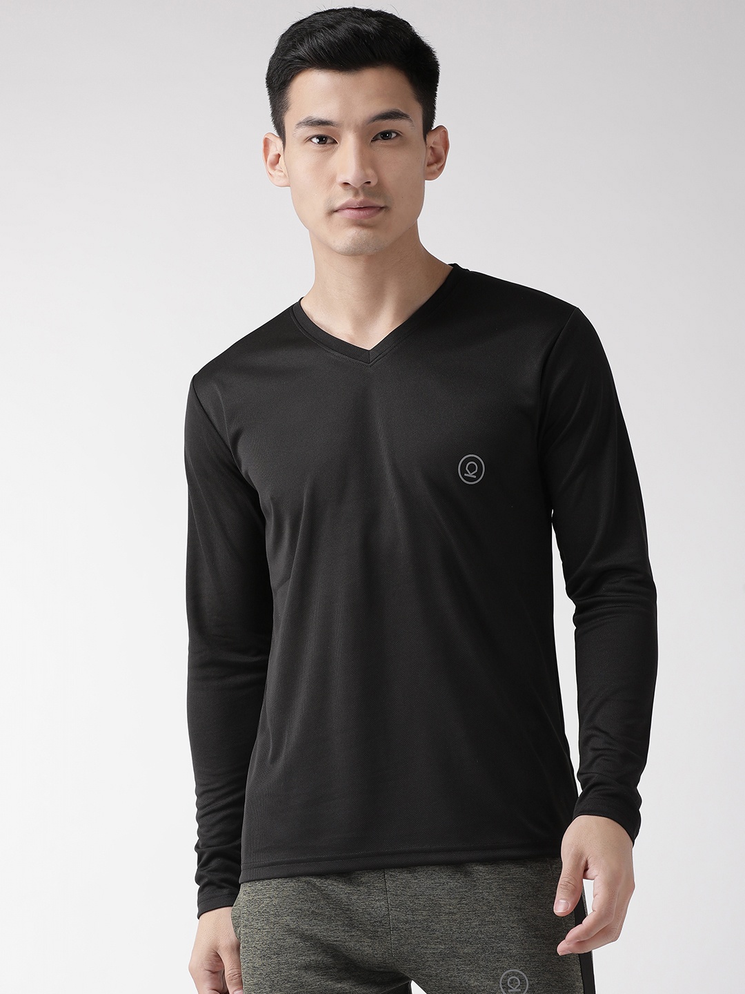 

CHKOKKO Men Black Solid V-Neck Gym T-shirt