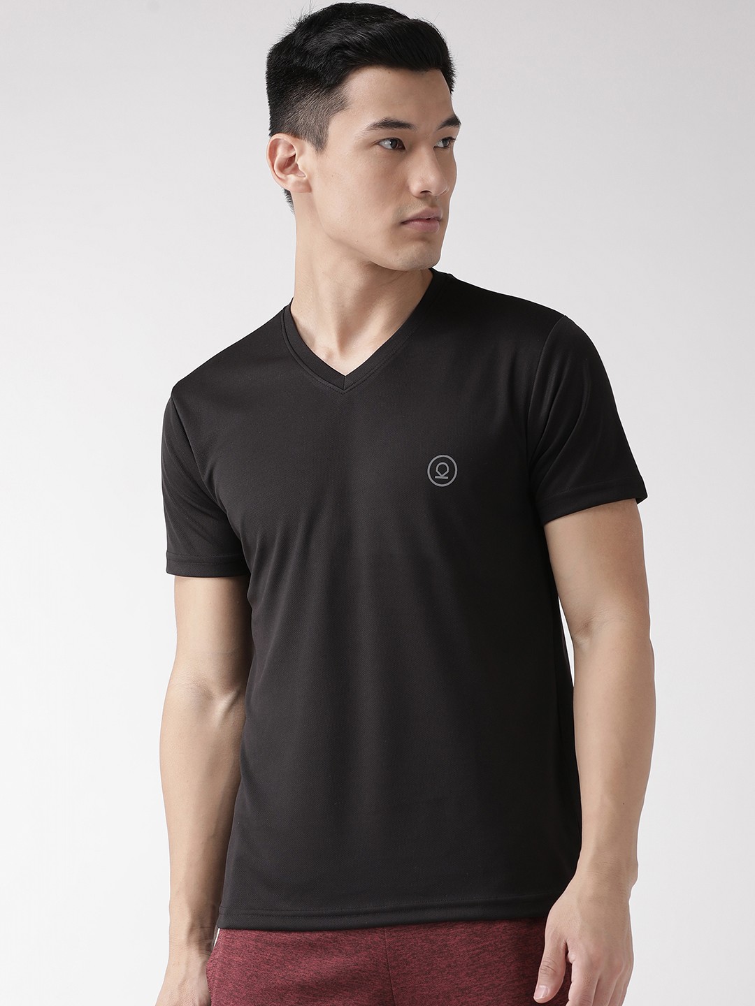 

CHKOKKO Men Black Solid V-Neck Gym T-shirt