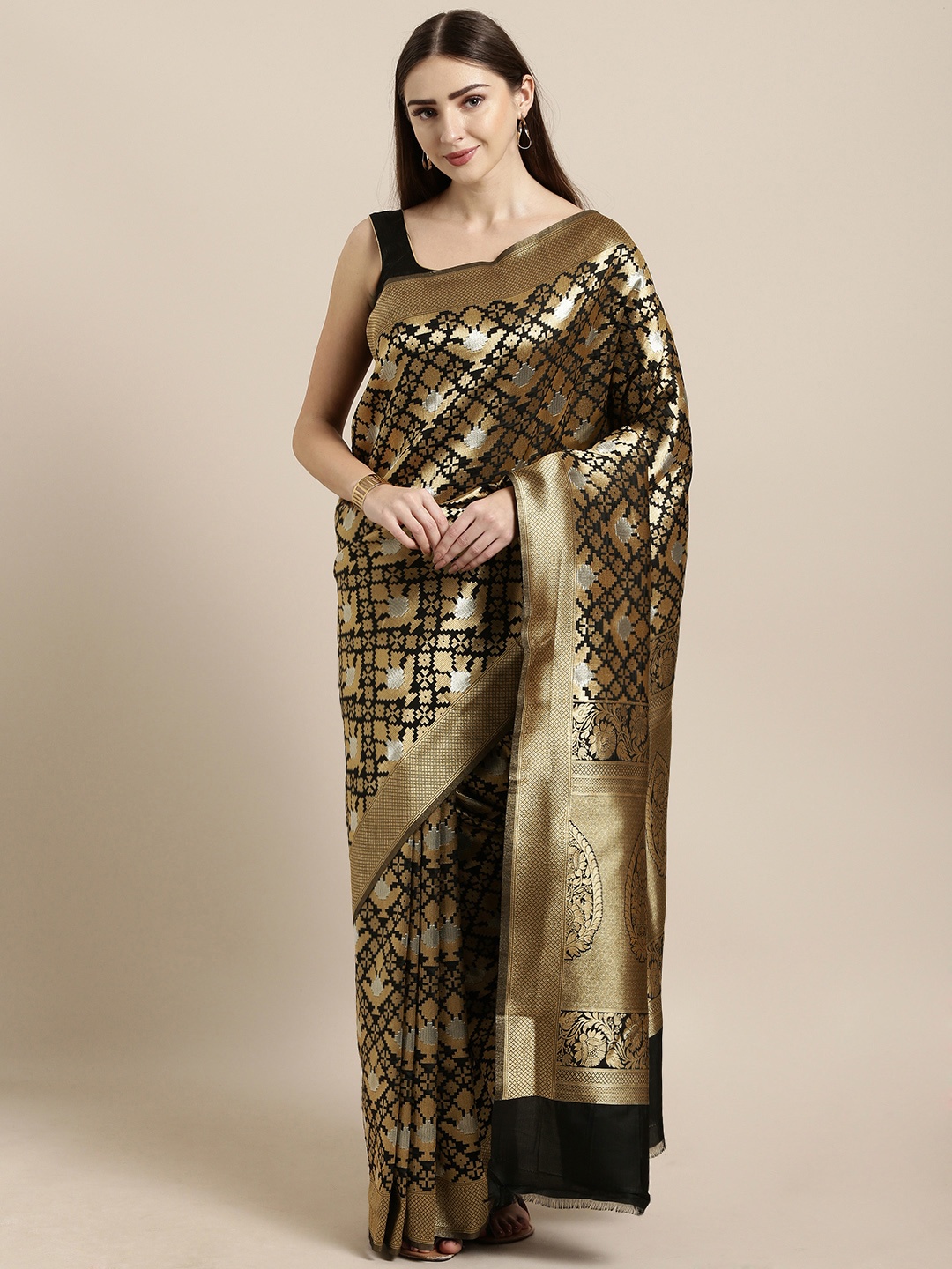 

Mitera Black & Golden Silk Blend Woven Design Kanjeevaram Saree